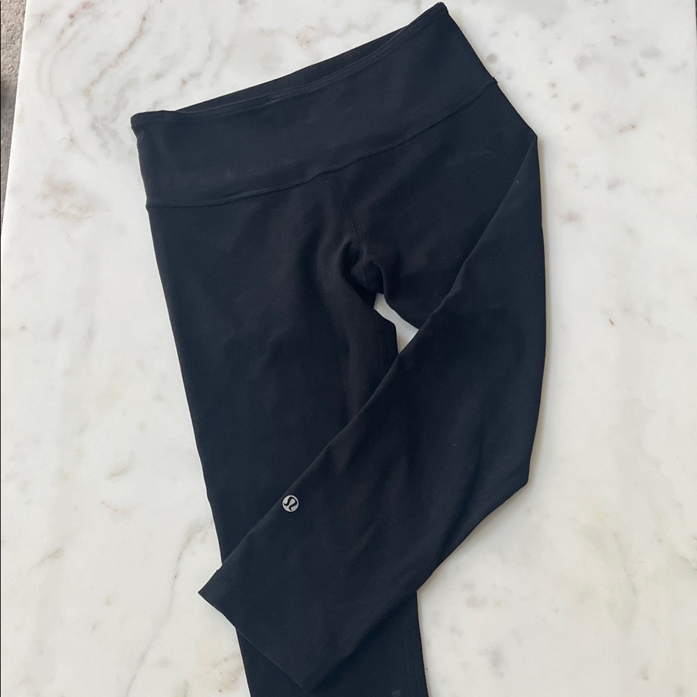 Lululemon women’s black leggings size 4